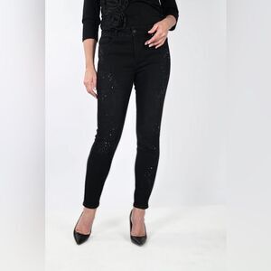 Frank Lyman Design Black Skinny Jeans with Subtle Sparkle